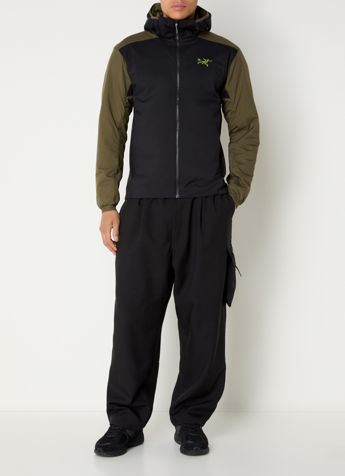 Arc'teryx Atom gewatteerd jack met capuchon en ritszakken - voorkant 4 bronsgroen