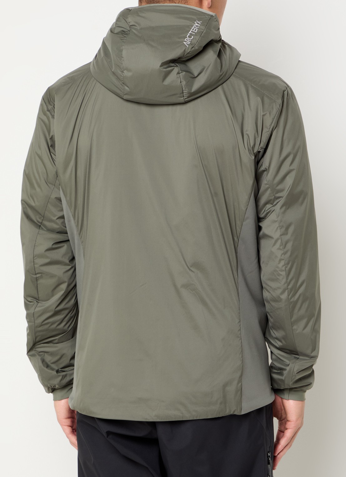 Arc'teryx Atom gewatteerd jack met capuchon en ritszakken - achterkant 4 legergroen