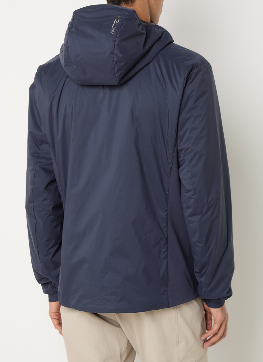 Arc'teryx Atom gewatteerd jack met capuchon en ritszakken - achterkant 4 donkerblauw