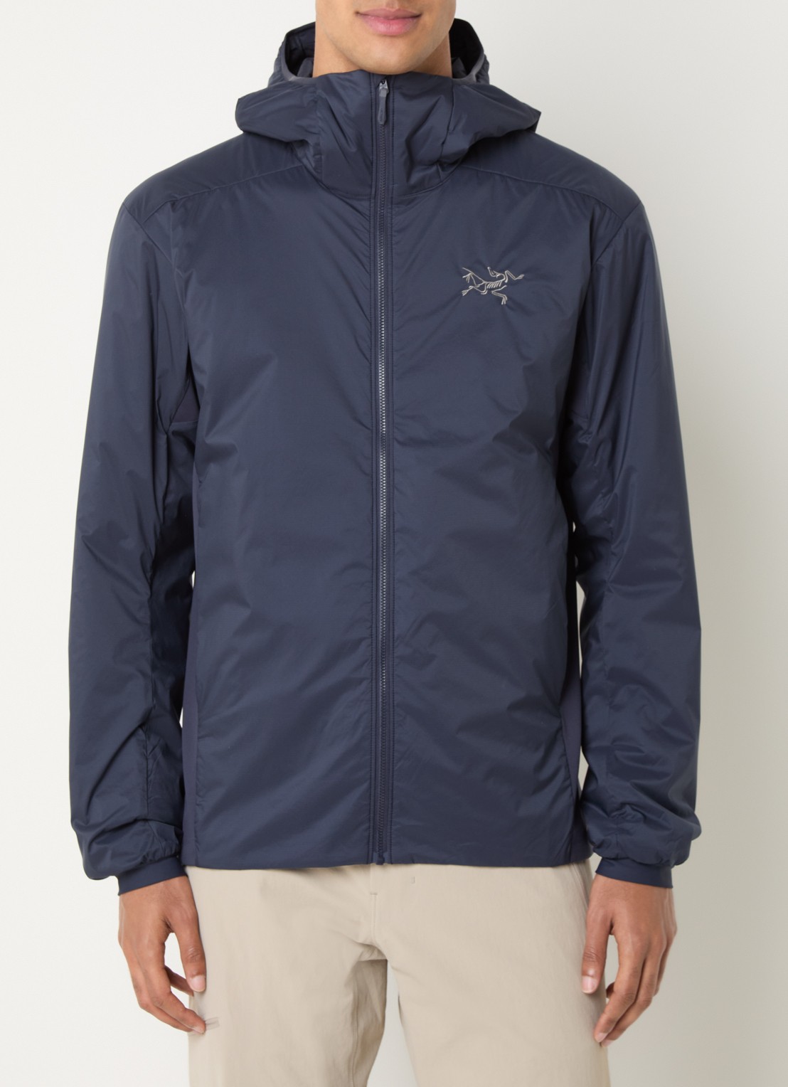 Arc'teryx Atom gewatteerd jack met capuchon en ritszakken - detail donkerblauw