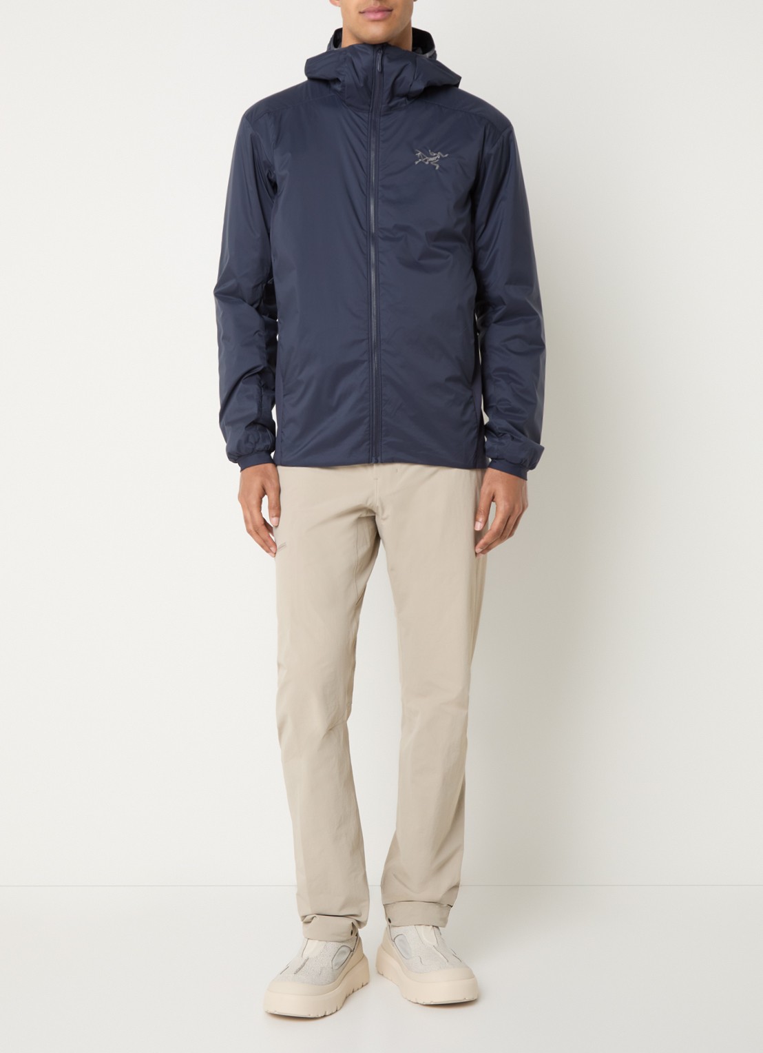 Arc'teryx Atom gewatteerd jack met capuchon en ritszakken - voorkant 3 donkerblauw