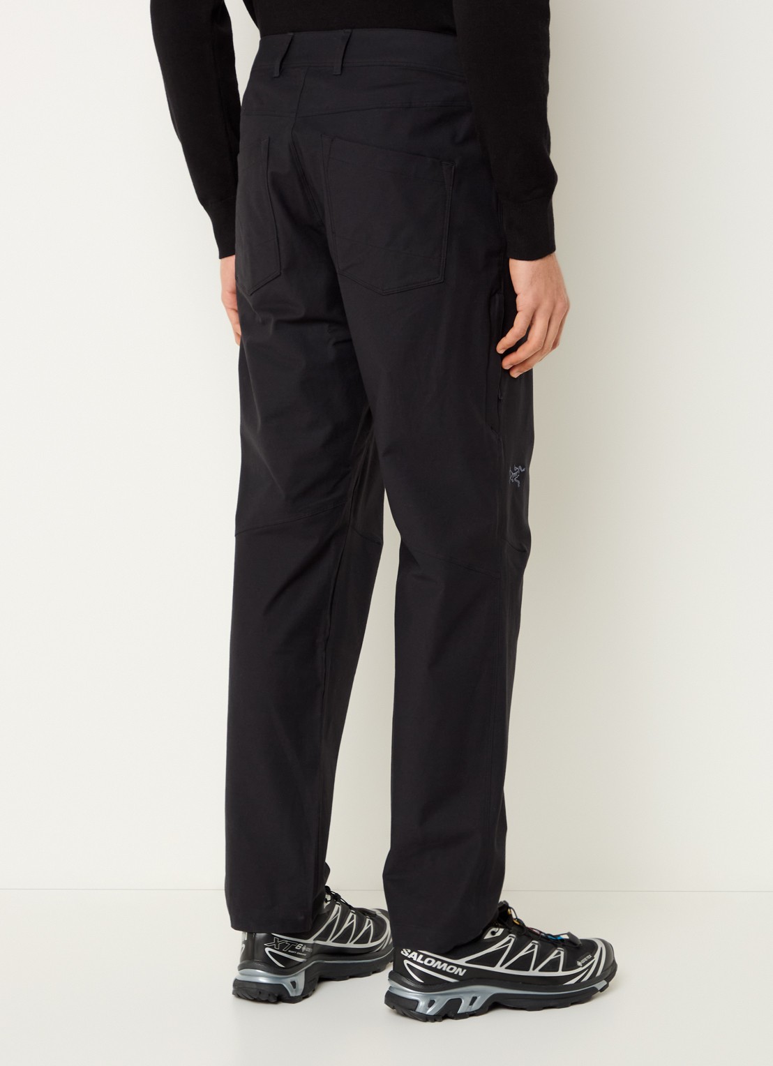Arc'teryx Atom straight fit cargobroek met steekzakken - achterkant 5 zwart