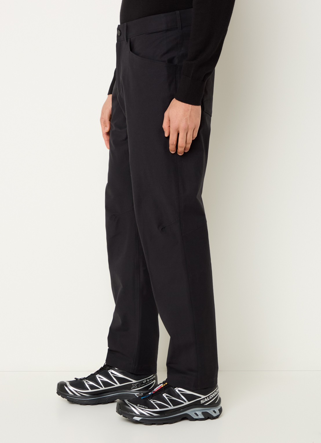 Arc'teryx Atom straight fit cargobroek met steekzakken - detail 2 zwart