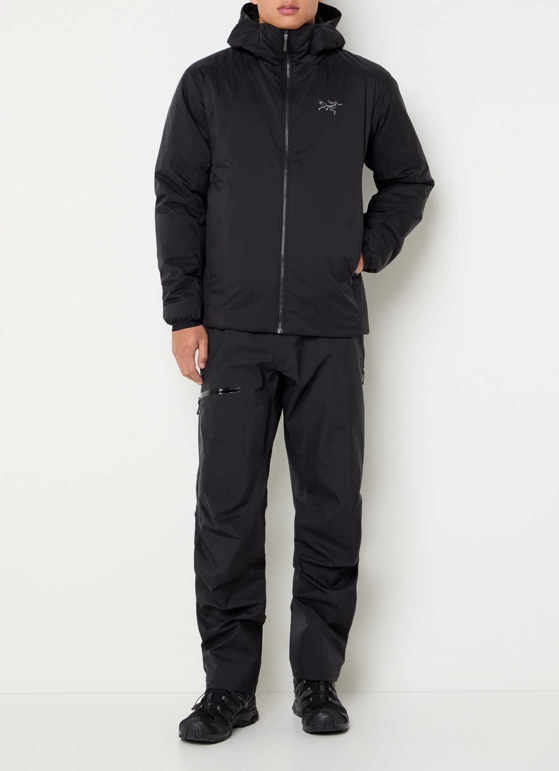 Arc'teryx Atom SV gewatteerd jack met capuchon en ritszakken - voorkant 4 zwart