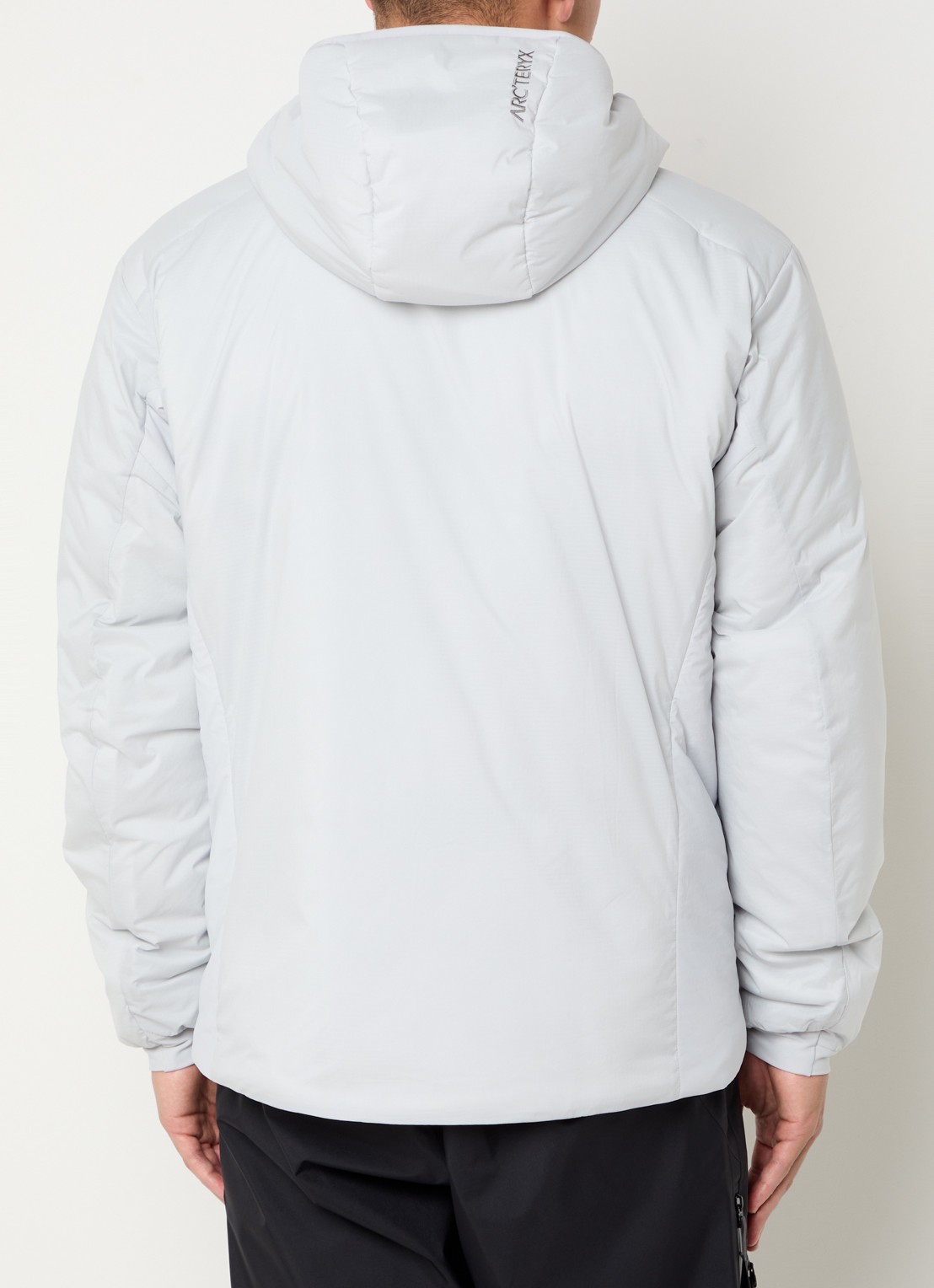 Arc'teryx Atom SV gewatteerd jack met capuchon en ritszakken - achterkant 4 lichtgrijs