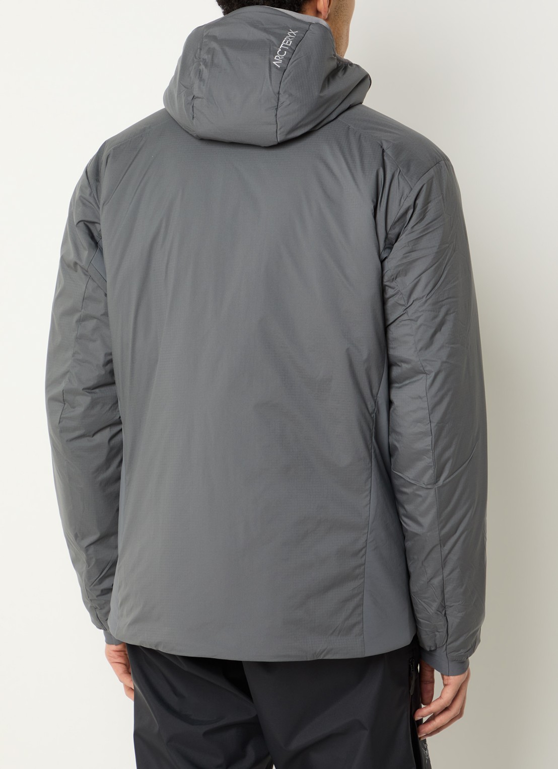 Arc'teryx Atom SV gewatteerd jack met capuchon en ritszakken - achterkant grijs