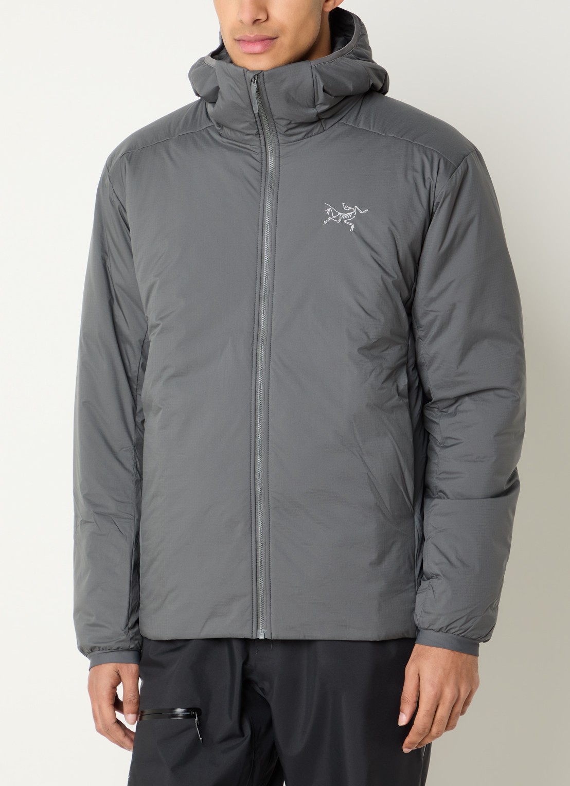 Arc'teryx Atom SV gewatteerd jack met capuchon en ritszakken - detail 4 grijs