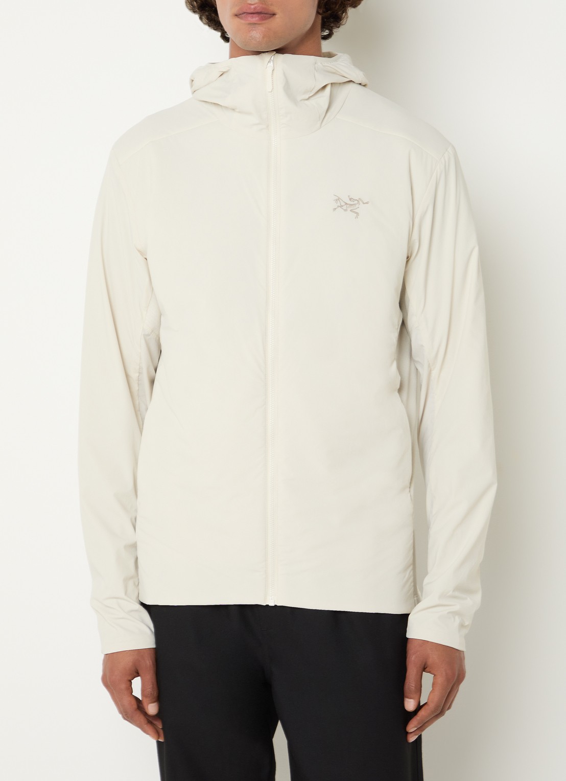 Arc'teryx Atom windjack met ritszakken en capuchon - detail 2 beige