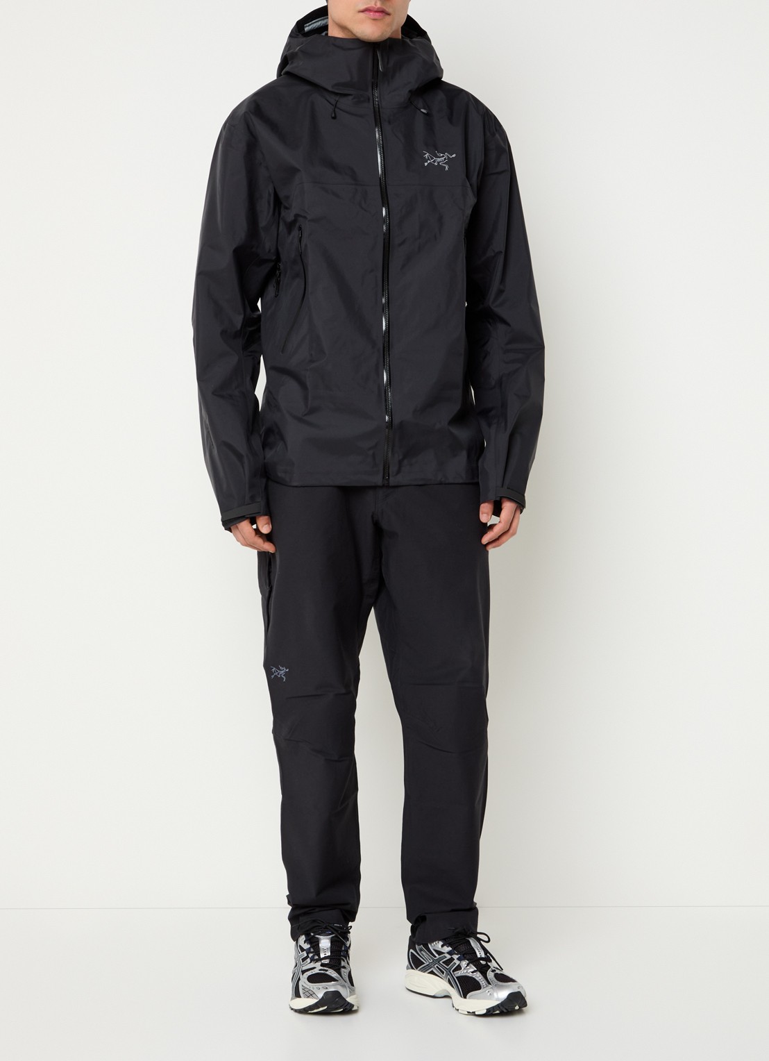 Arc'teryx Beta Gore-Tex jack met capuchon en ritszakken - voorkant 4 zwart