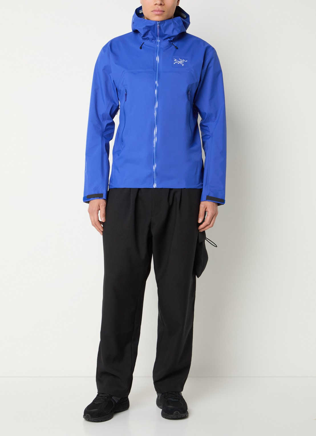 Arc'teryx Beta Gore-Tex jack met capuchon en ritszakken - voorkant 2 kobaltblauw
