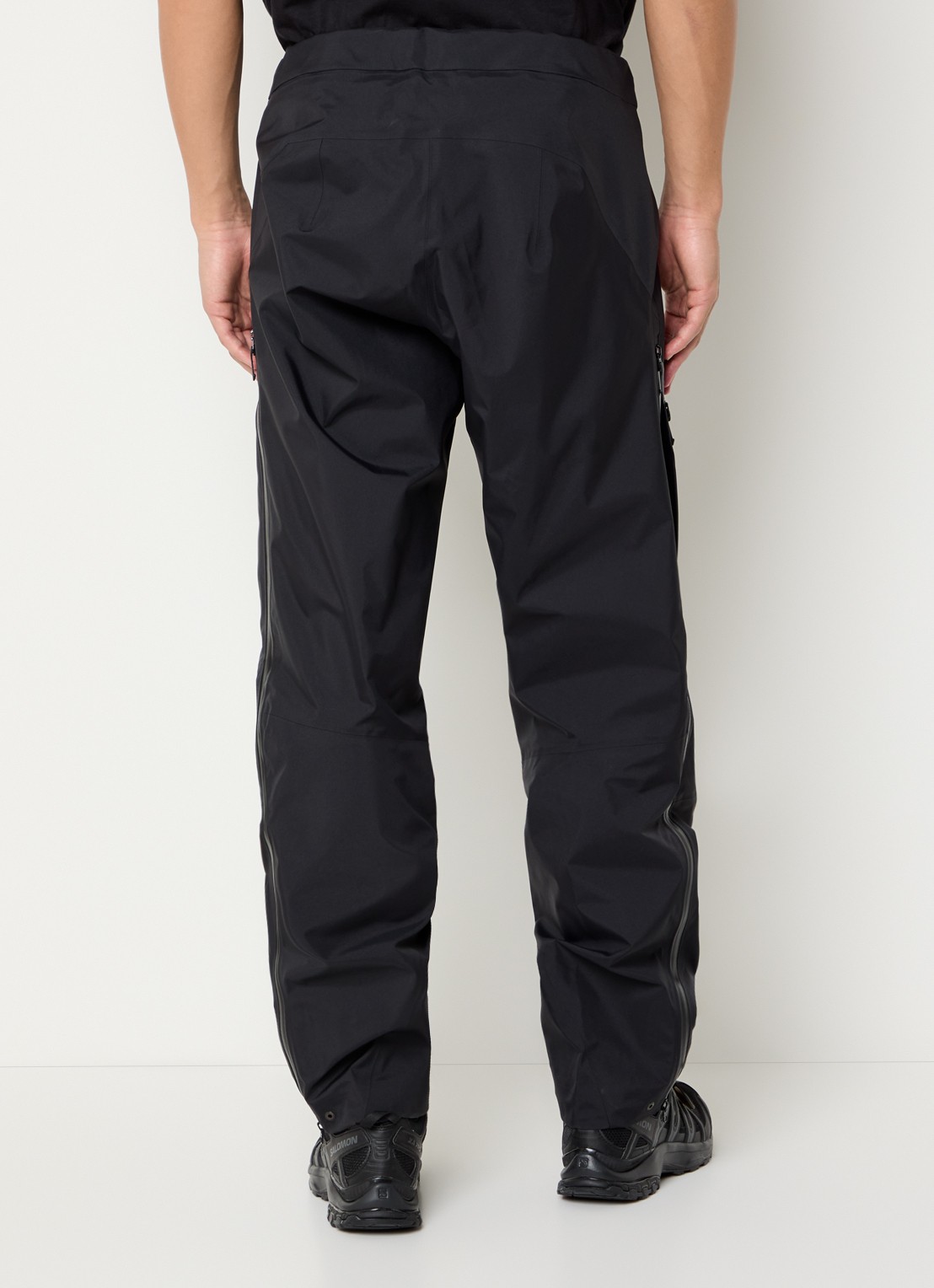 Arc'teryx Beta straight fit broek met ritszakken - achterkant zwart