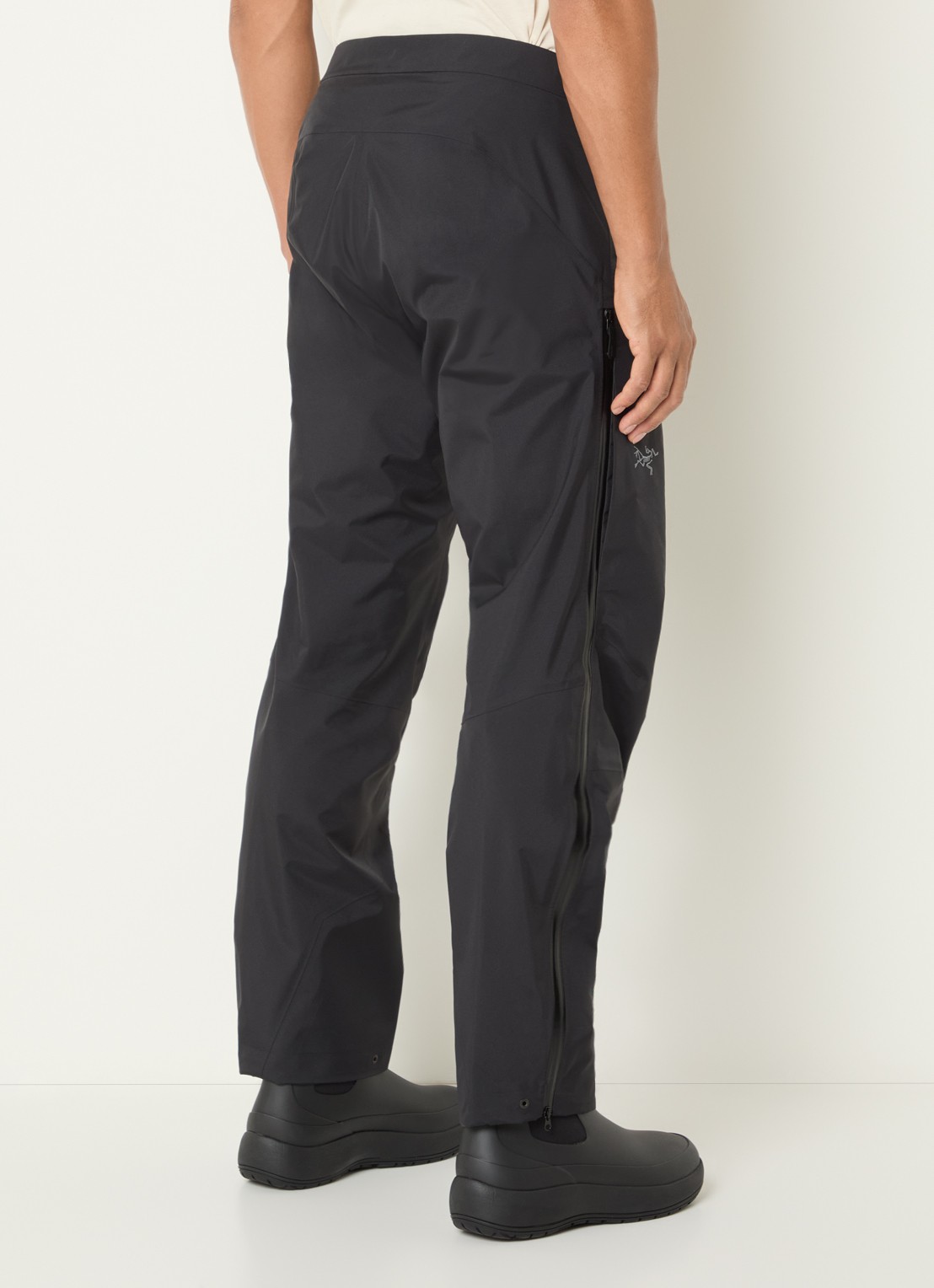 Arc'teryx Beta straight fit skibroek met ritszakken - achterkant 3 zwart