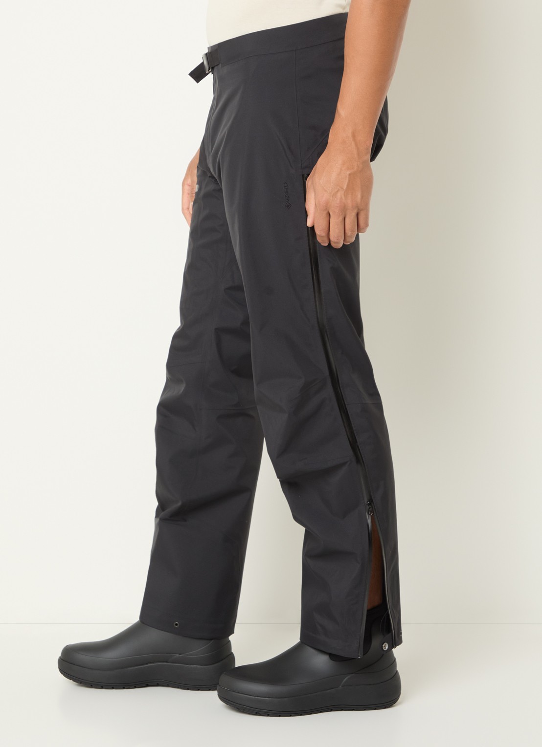 Arc'teryx Beta straight fit skibroek met ritszakken - detail 2 zwart