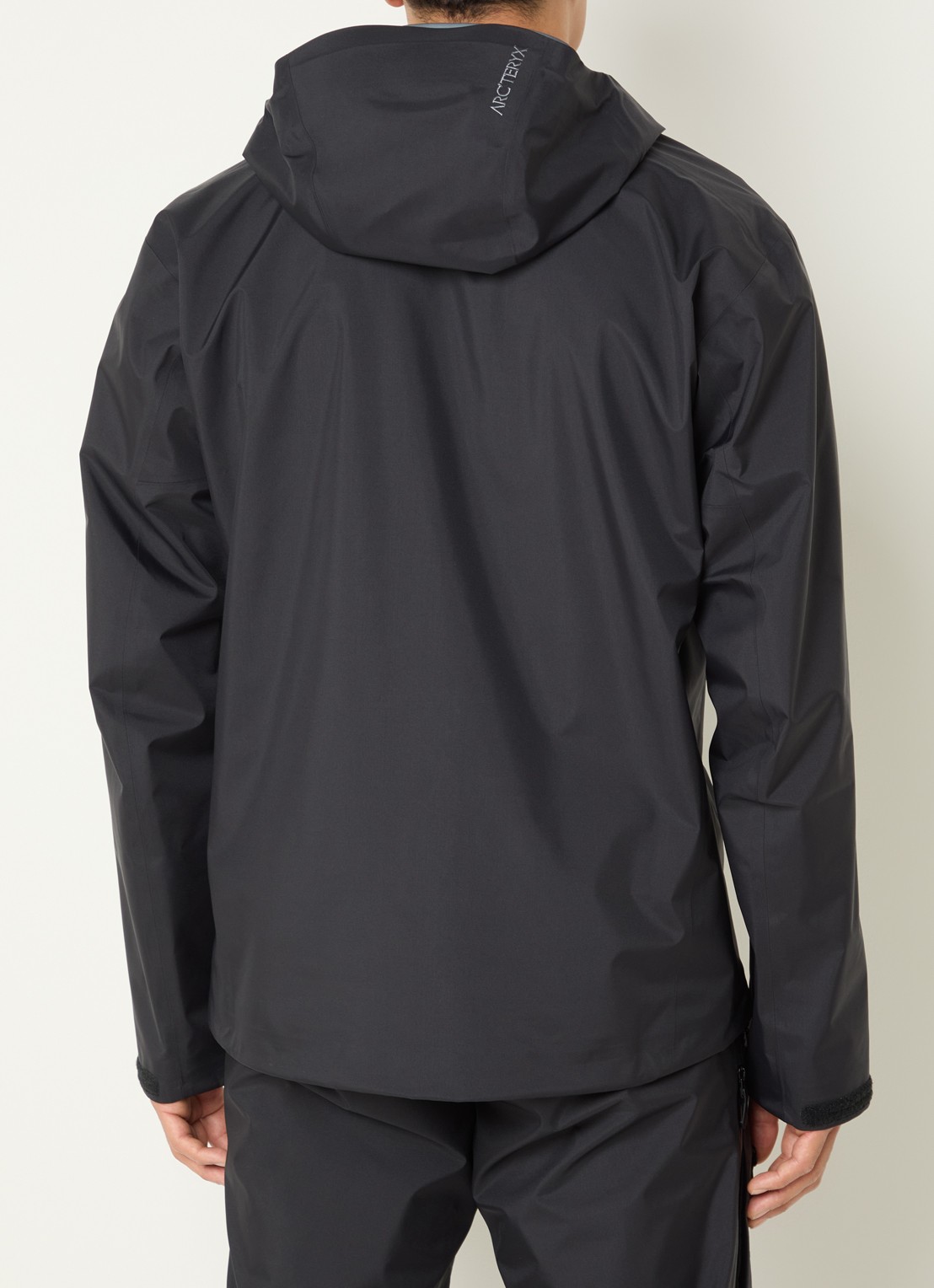 Arc'teryx Beta windjack met ritszakken en logo - achterkant 2 zwart