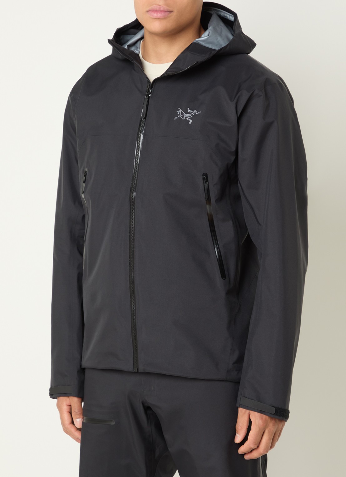 Arc'teryx Beta windjack met ritszakken en logo - detail zwart
