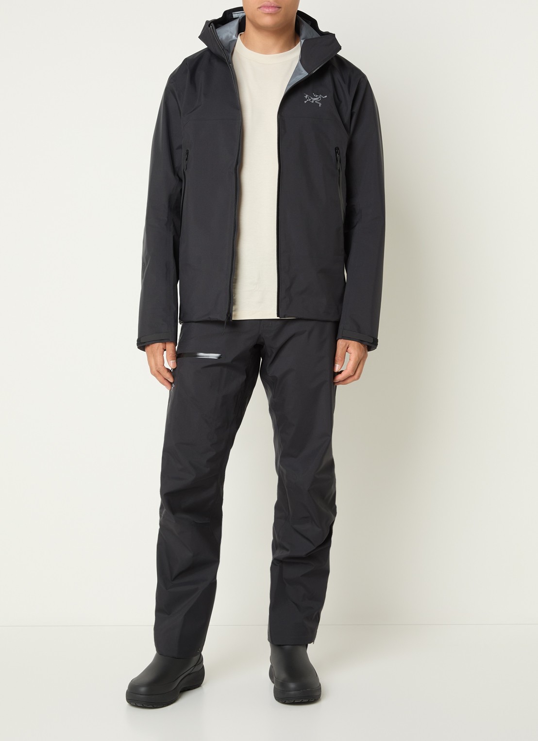 Arc'teryx Beta windjack met ritszakken en logo - voorkant 4 zwart