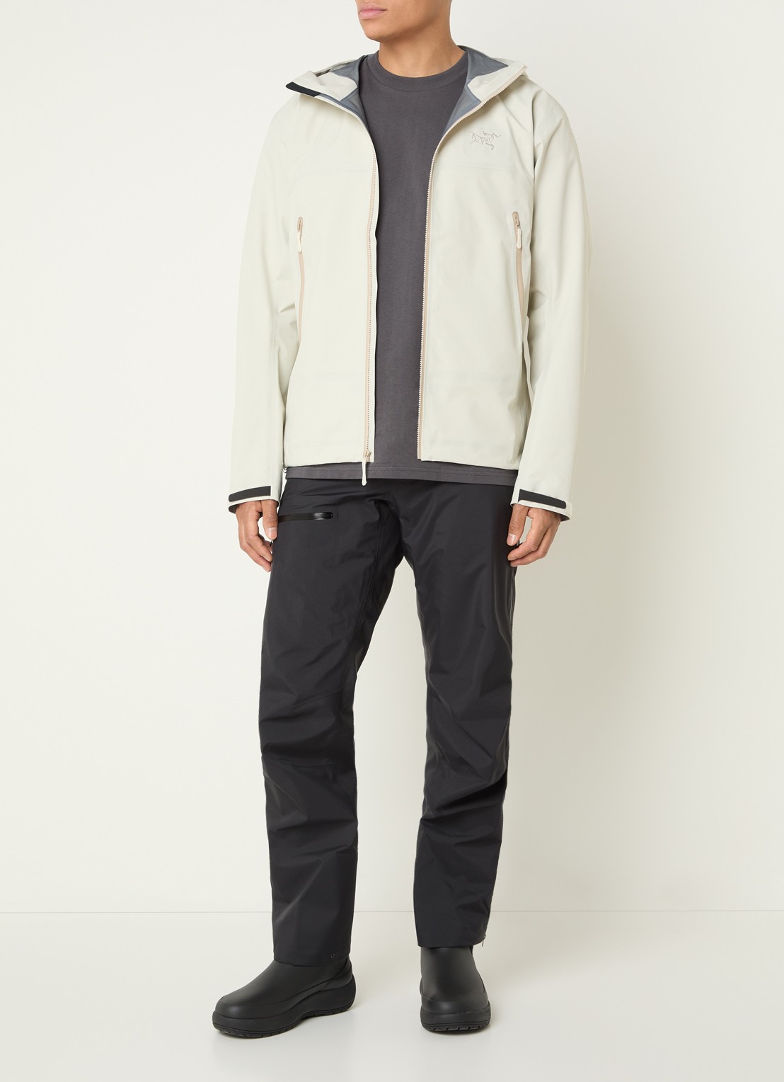 Arc'teryx Beta windjack met ritszakken en logo - voorkant 4 gebroken wit