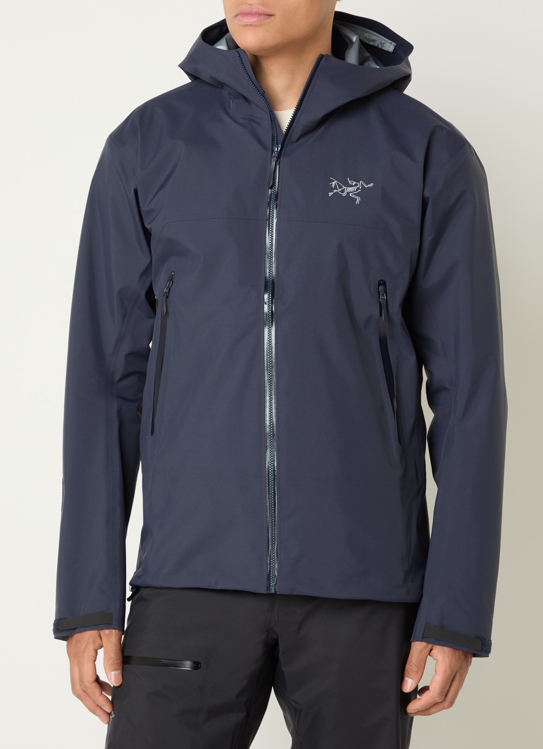 Arc'teryx Beta windjack met ritszakken en logo - detail 3 donkerblauw