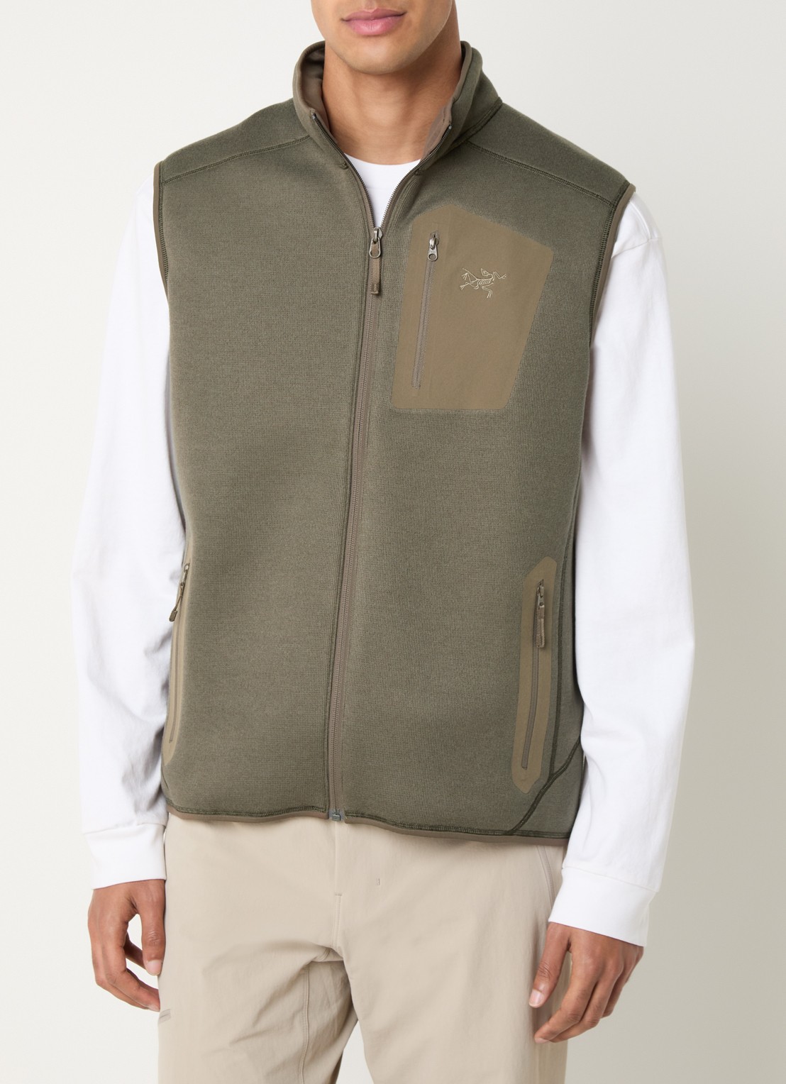 Arc'teryx Covert gilet met ritszakken - detail bronsgroen