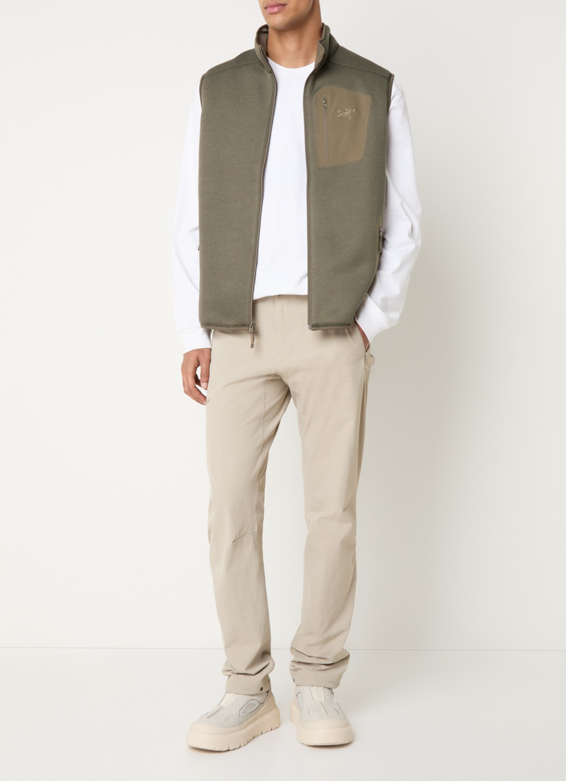 Arc'teryx Covert gilet met ritszakken - voorkant 4 bronsgroen