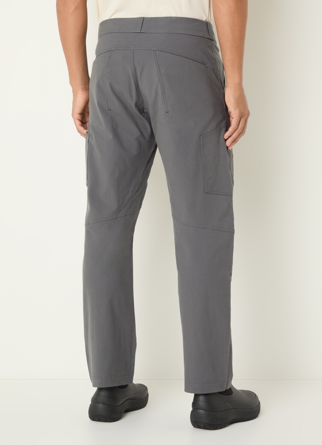 Arc'teryx Cronin straight fit broek met steekzakken - achterkant 3 donkergrijs
