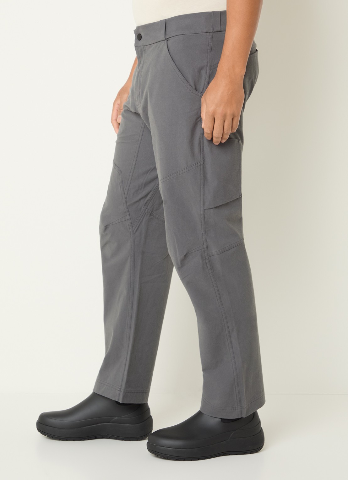 Arc'teryx Cronin straight fit broek met steekzakken - detail 2 donkergrijs