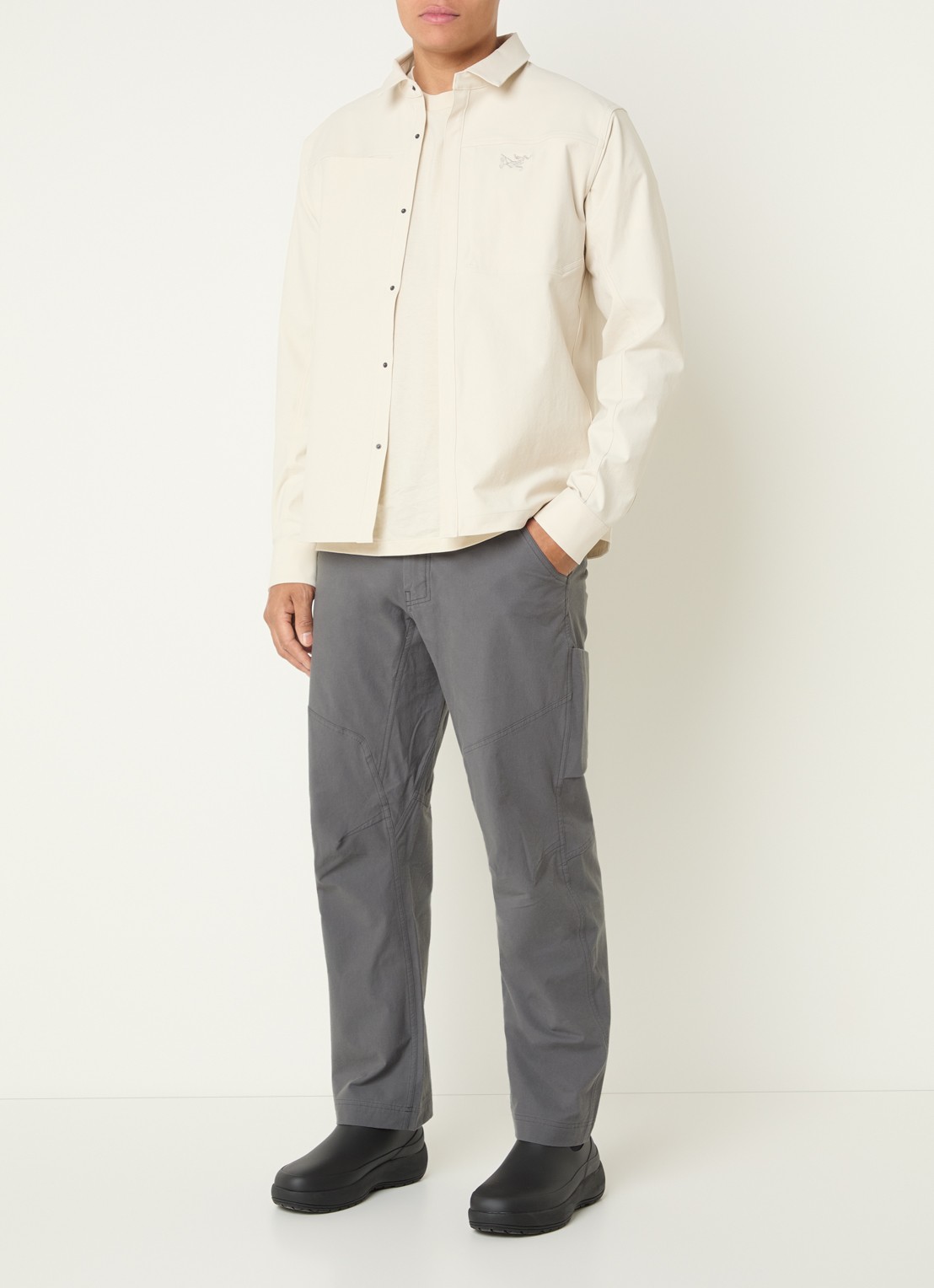 Arc'teryx Cronin straight fit broek met steekzakken - voorkant 5 donkergrijs