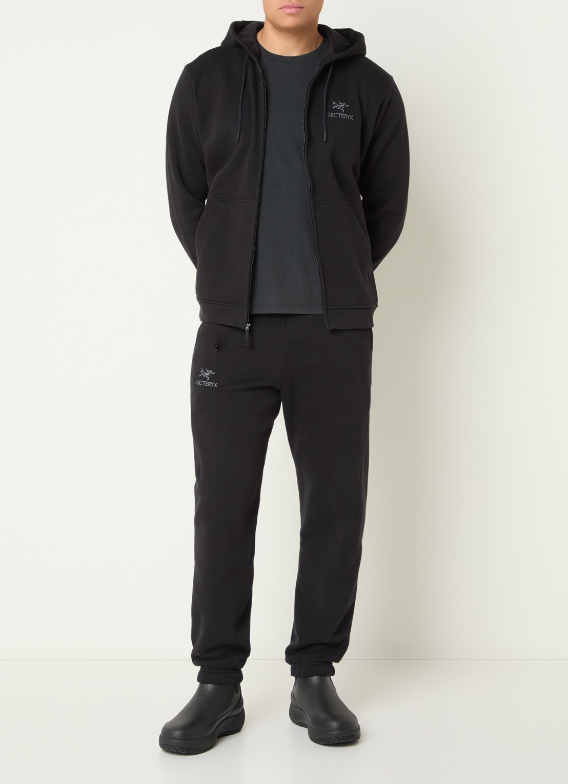 Arc'teryx Emblem sweatvest met logo en steekzakken - voorkant 5 zwart
