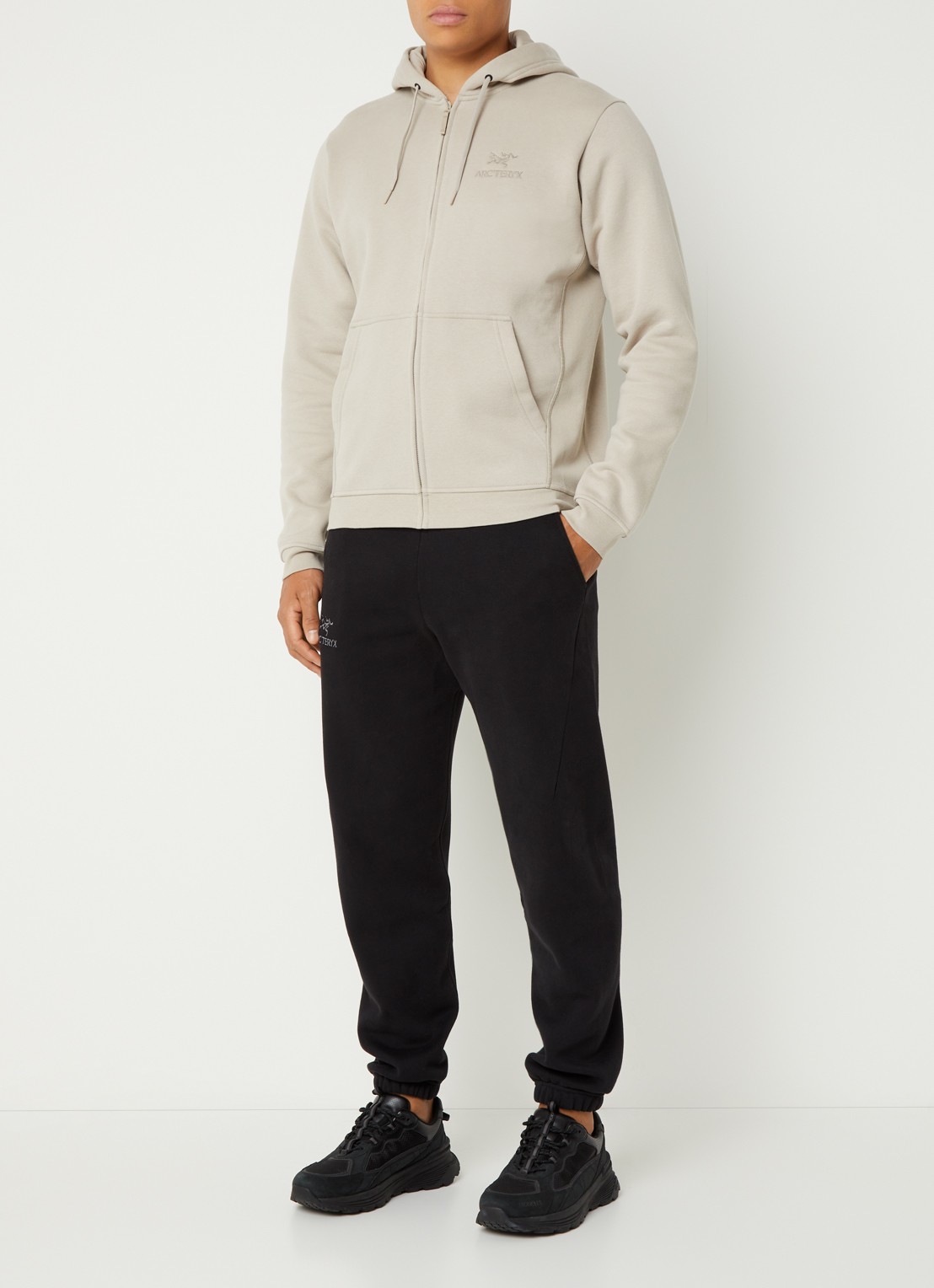 Arc'teryx Emblem sweatvest met logo en steekzakken - voorkant 3 beige