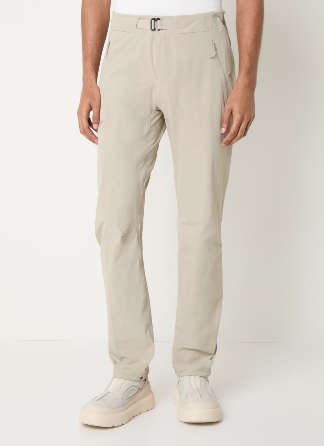 Arc'teryx Gamma slim fit broek met ritszakken - detail beige