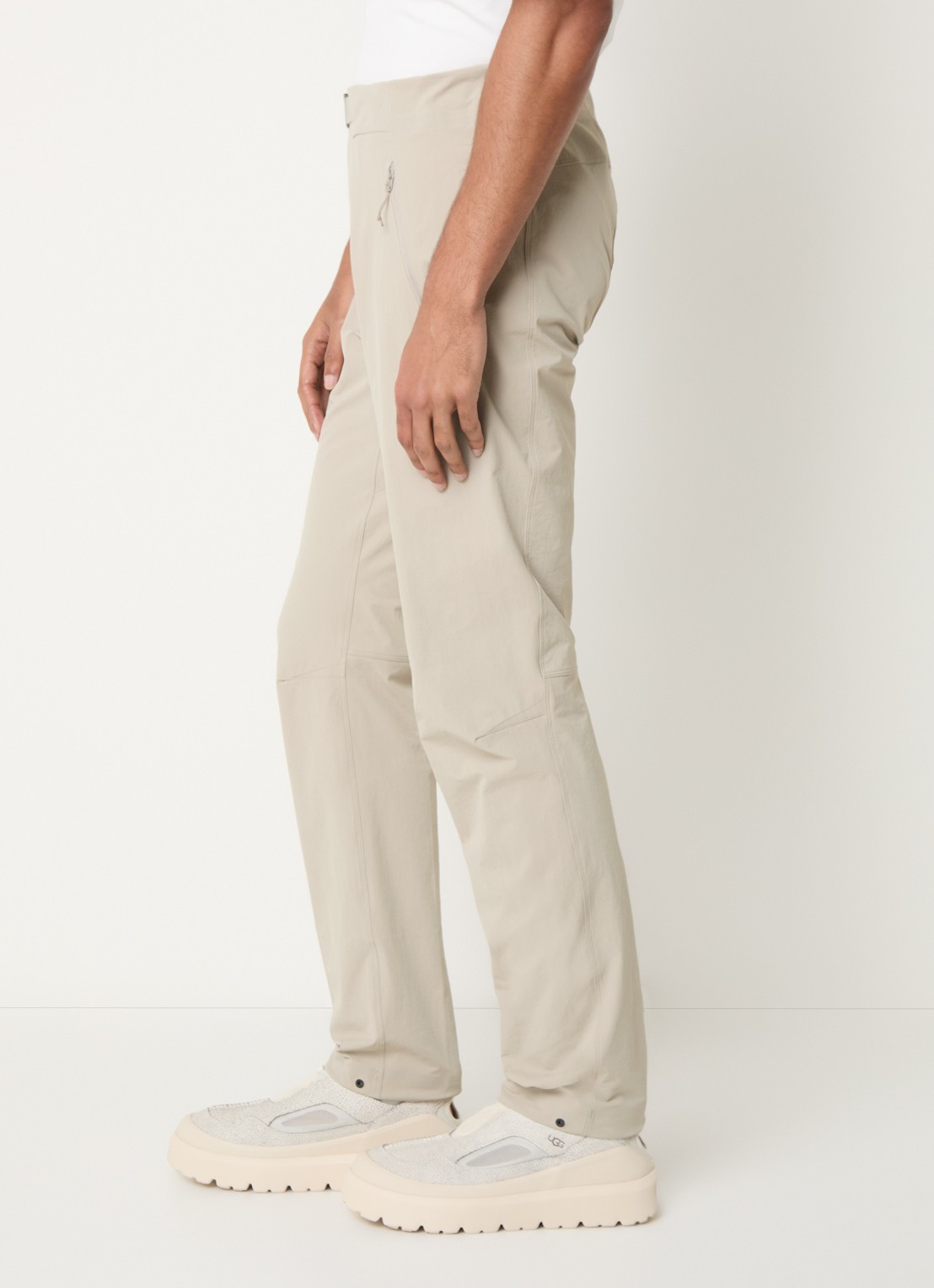 Arc'teryx Gamma slim fit broek met ritszakken - detail 2 beige
