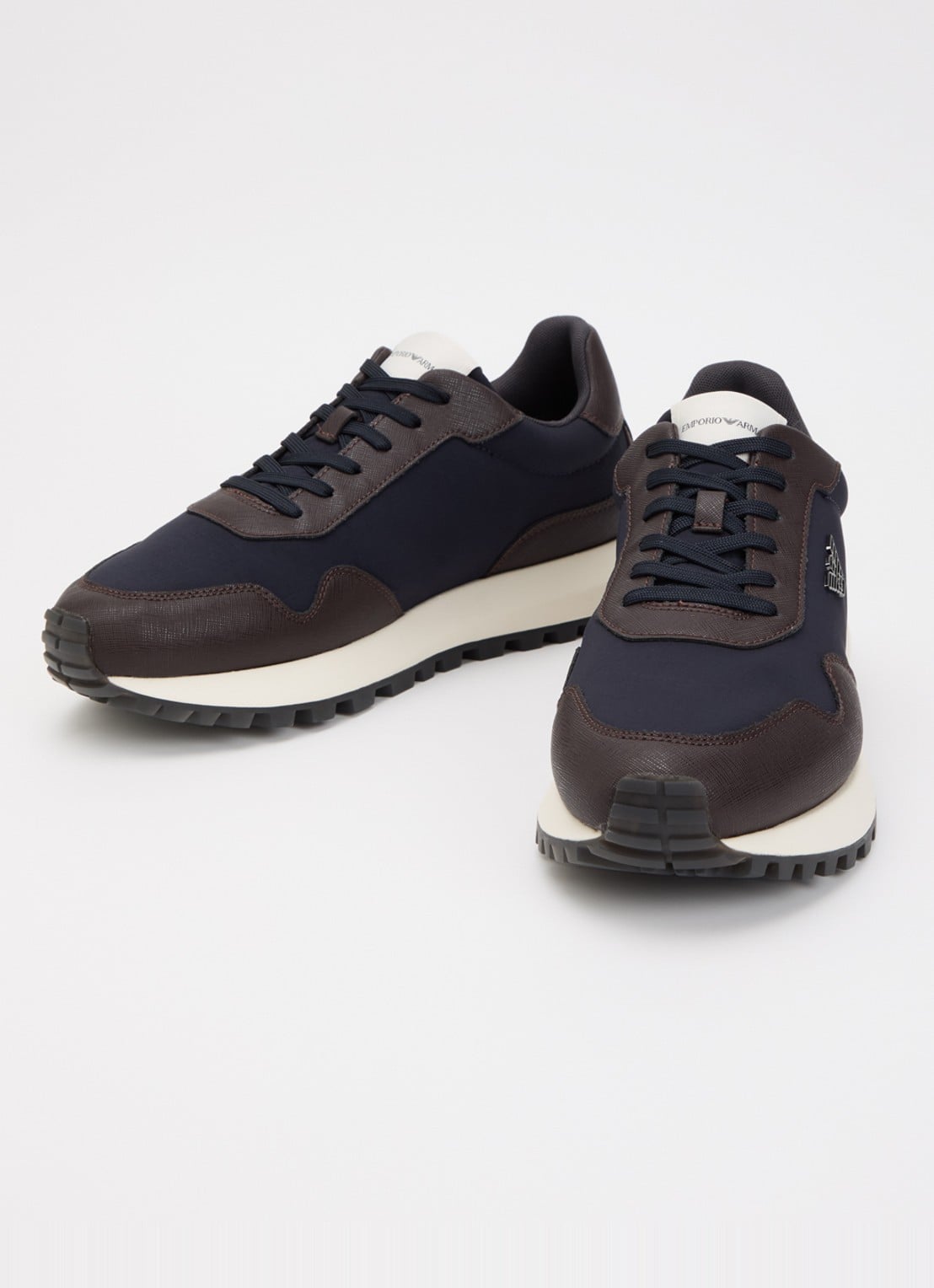Armani ASV Nylon sneakers met leren details en logo  - detail donkerblauw
