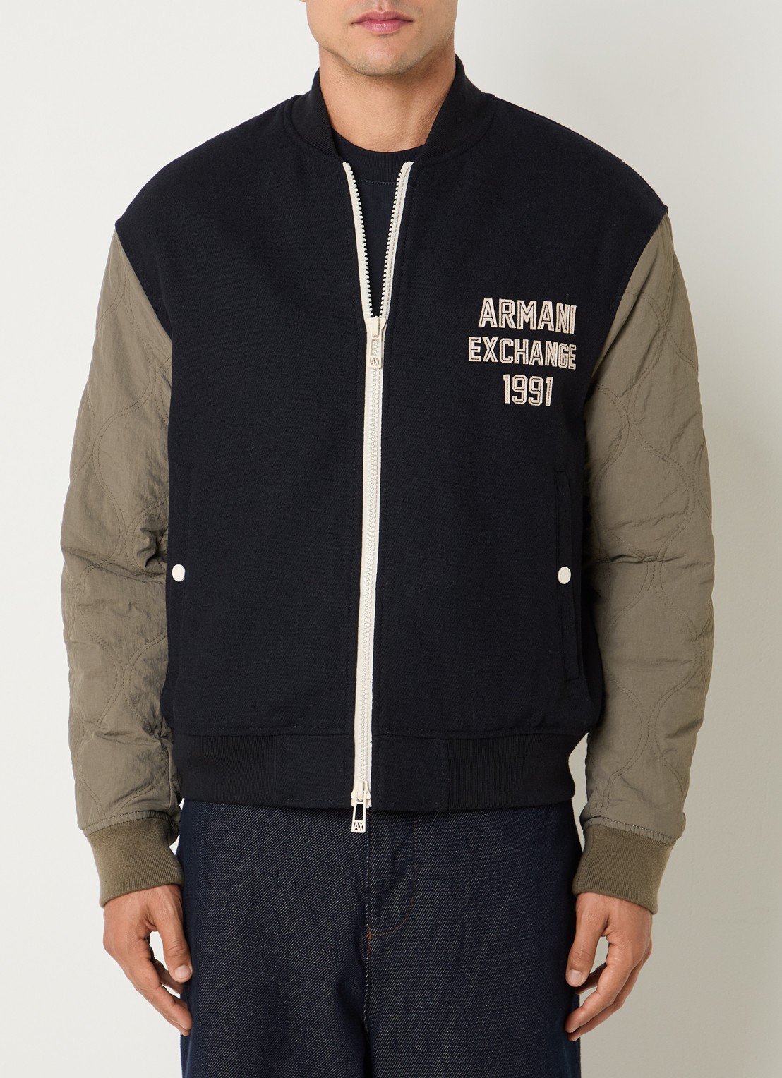 Armani Bomberjack in scheerwolblend met logoborduring en quilt patroon - detail donkerblauw