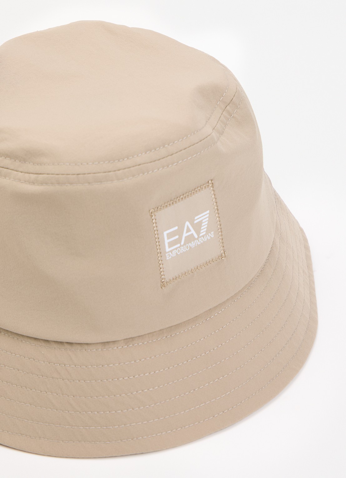 Armani Bucket hoed met logo - detail 2 zand
