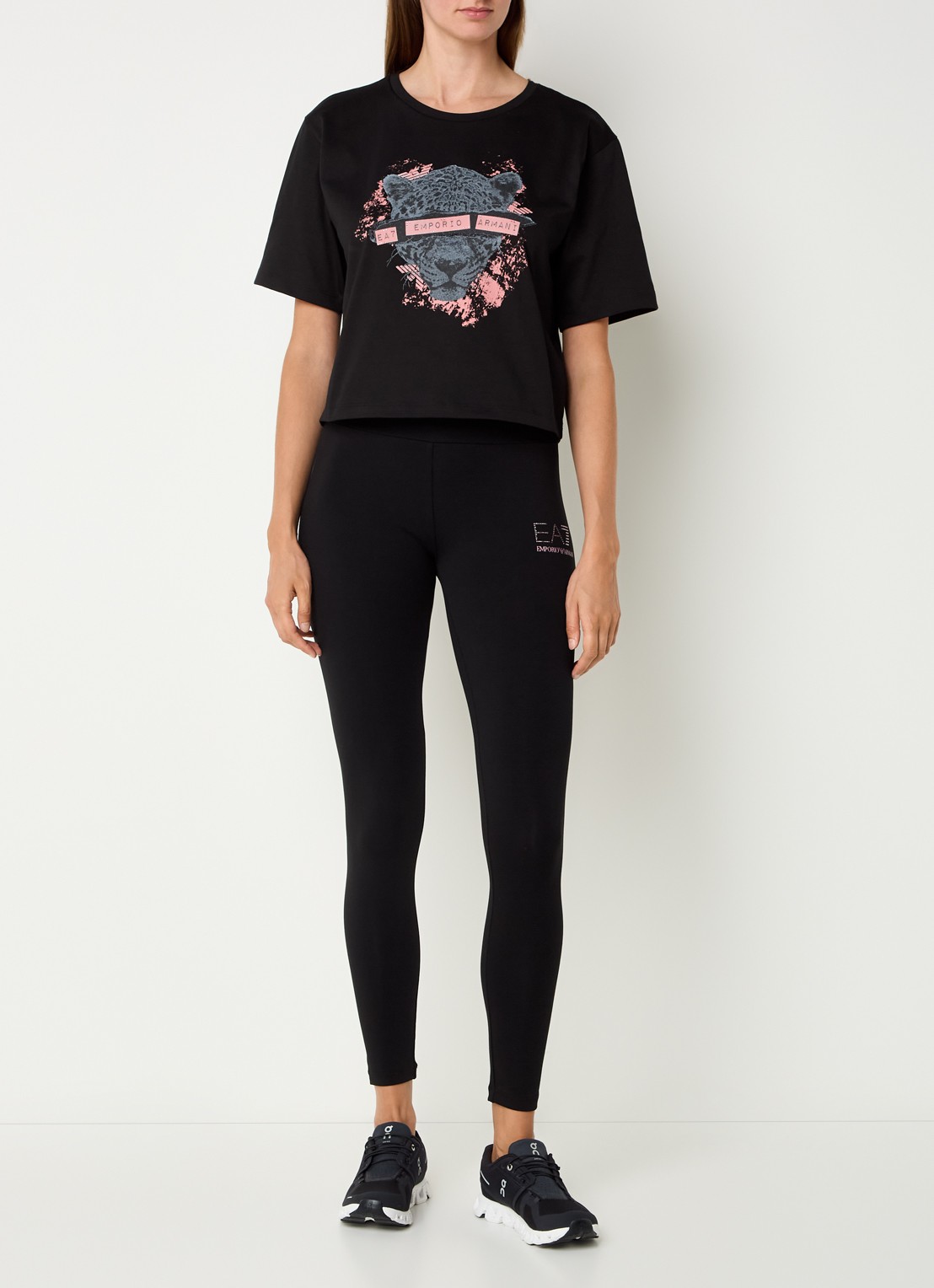 Armani Cropped T-shirt met logoprint - voorkant 3 zwart