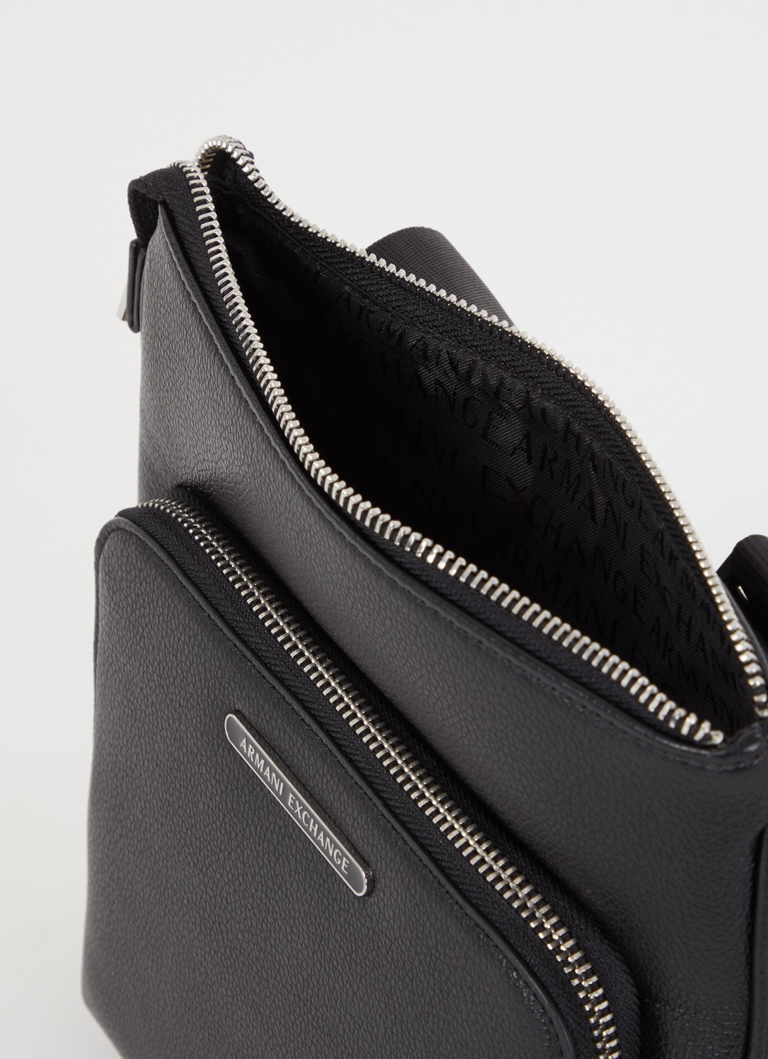 Armani Crossbodytas met logo en verstelbare schouderriem - detail 3 zwart