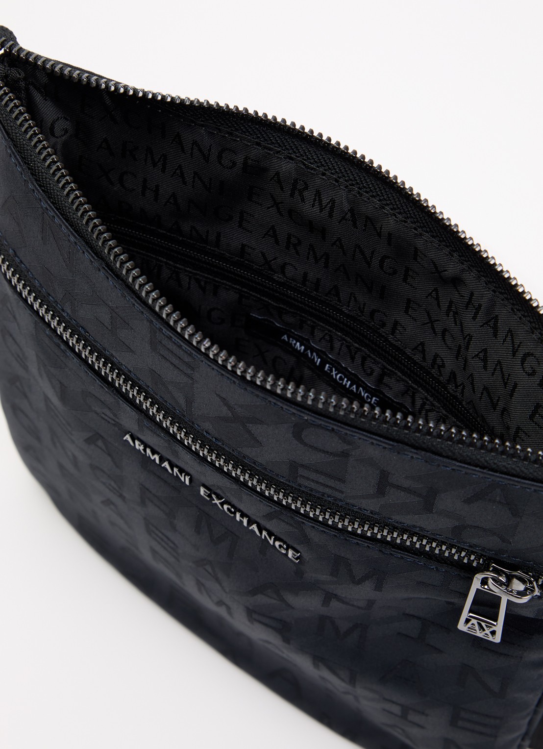 Armani Crossbodytas met logoprint - detail donkerblauw
