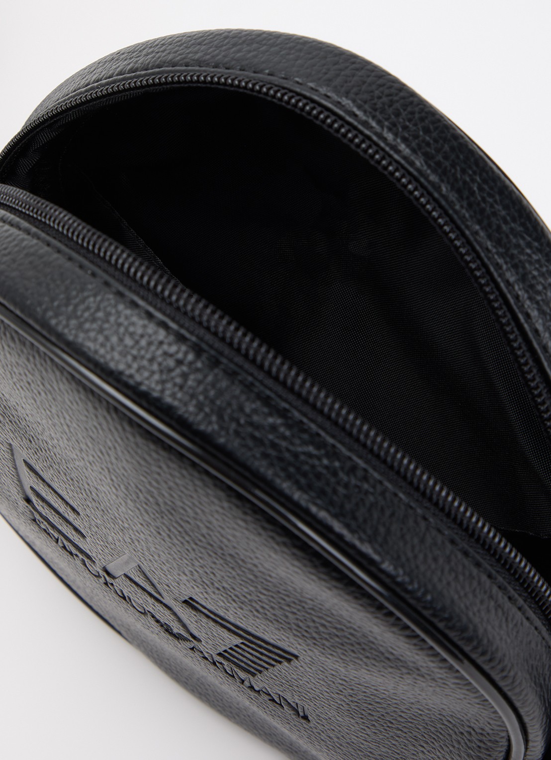 Armani Crossbodytas van imitatieleer met verstelbare schouderriem - detail 3 zwart