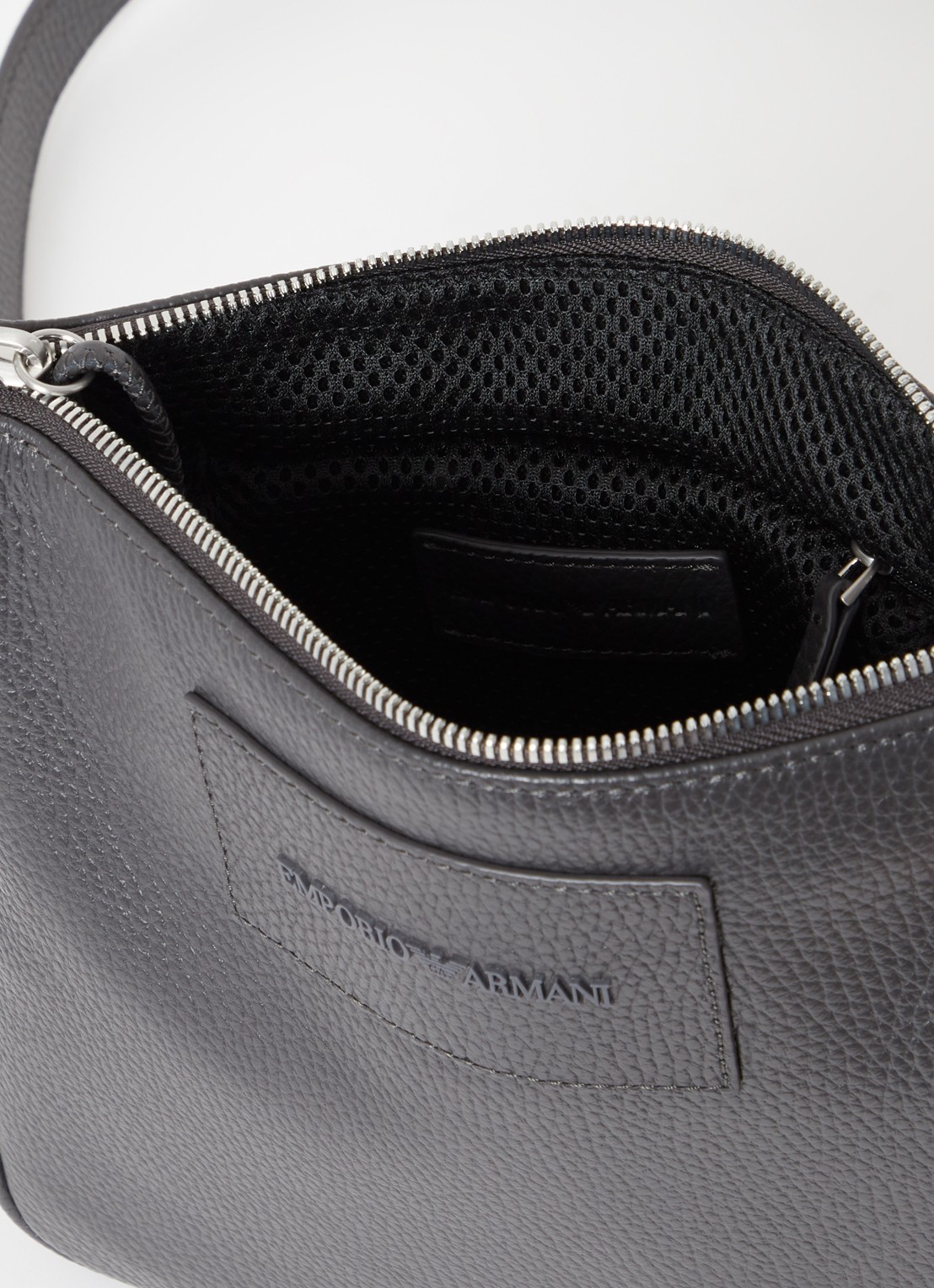 Armani Crossbodytas van leer met logo - detail 2 donkerbruin
