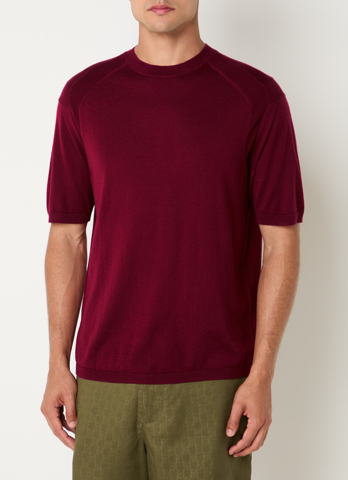 Armani Fijngebreid T-shirt in zijdeblend - detail donkerrood