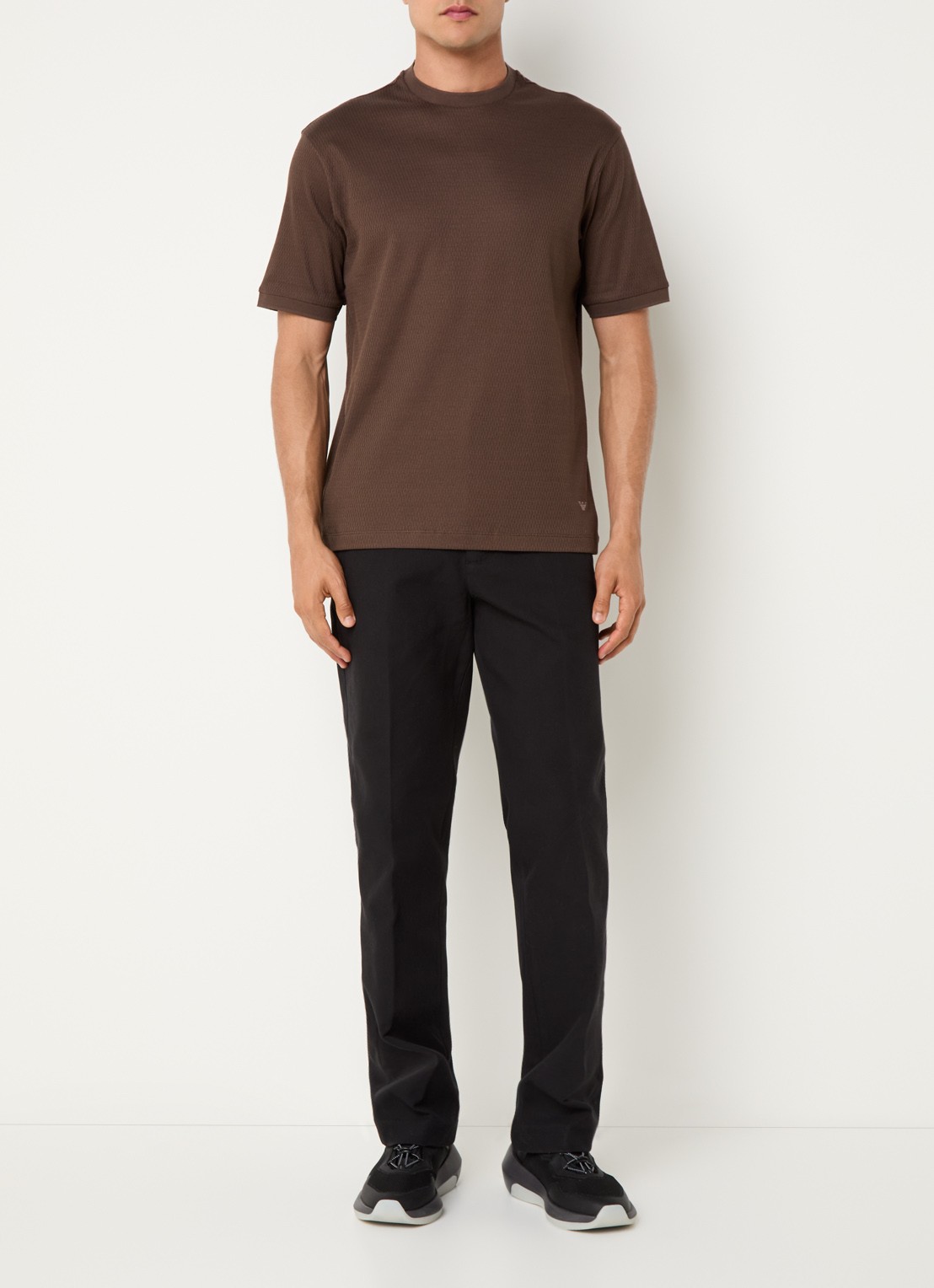 Armani Fijngebreid T-shirt met ingebreid patroon - voorkant 4 donkerbruin