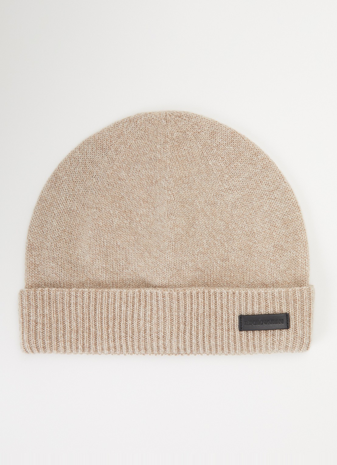 Armani Fijngebreide muts van kasjmier - voorkant beige
