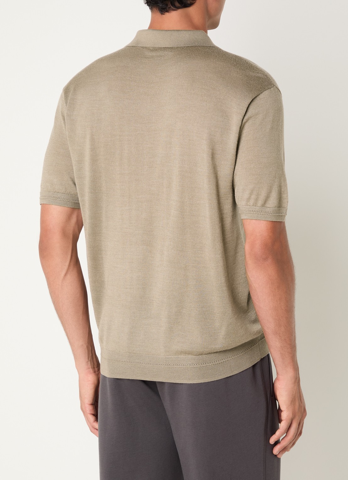 Armani Fijngebreide regular fit polo in zijdeblend - achterkant zand