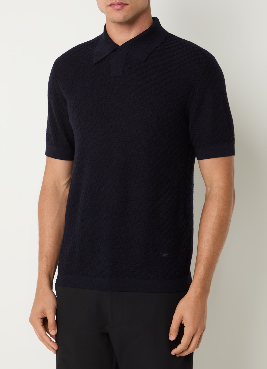 Armani Fijngebreide T-shirt in wolblend - detail donkerblauw