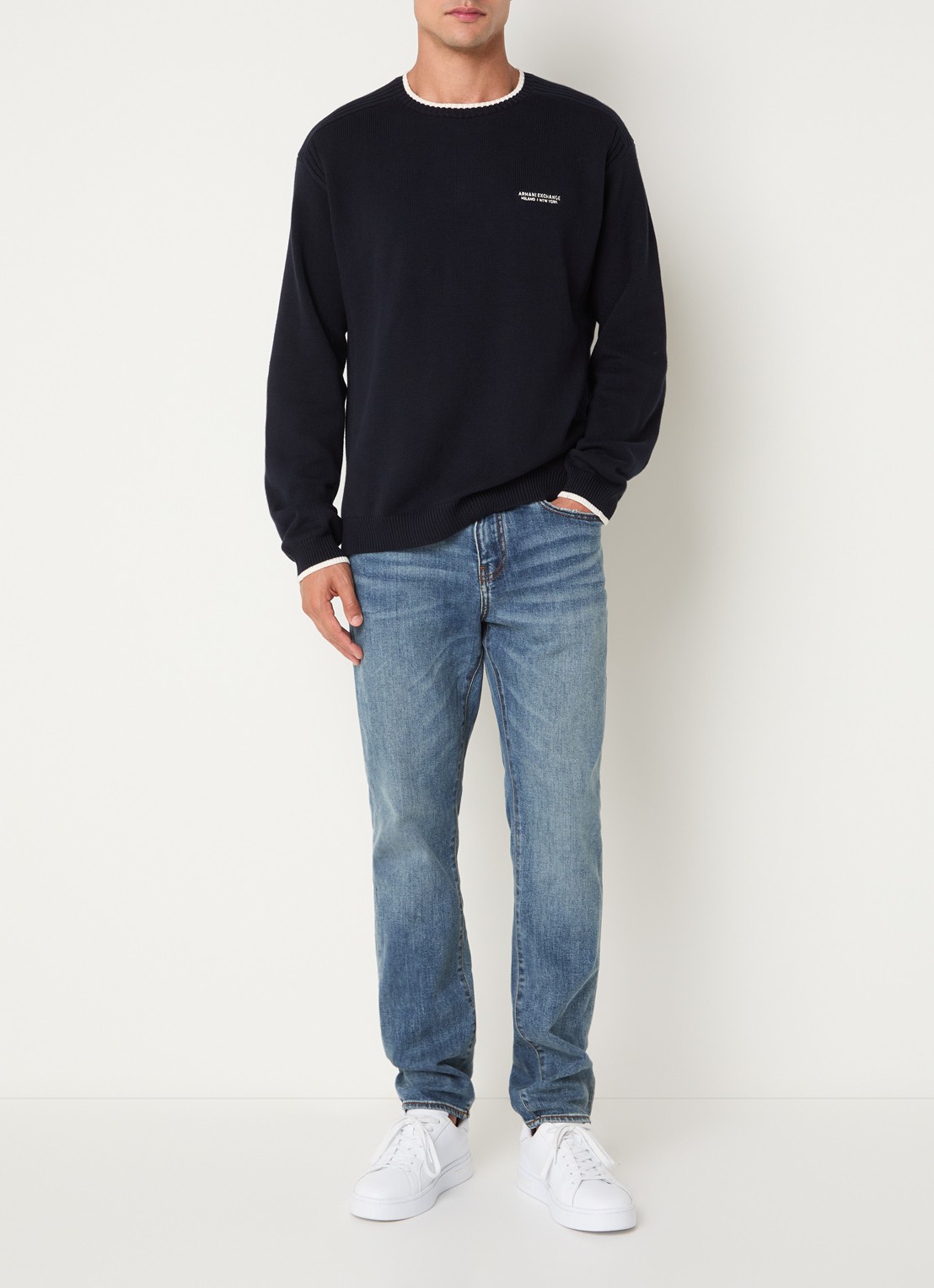 Armani Fijngebreide trui met logo - voorkant 3 donkerblauw