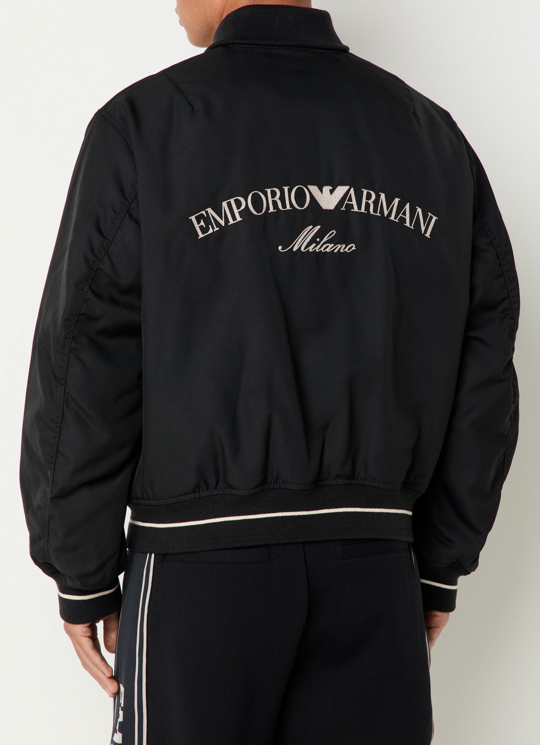 Armani Gewatteerd bomberjack met logoborduring  - detail 3 zwart