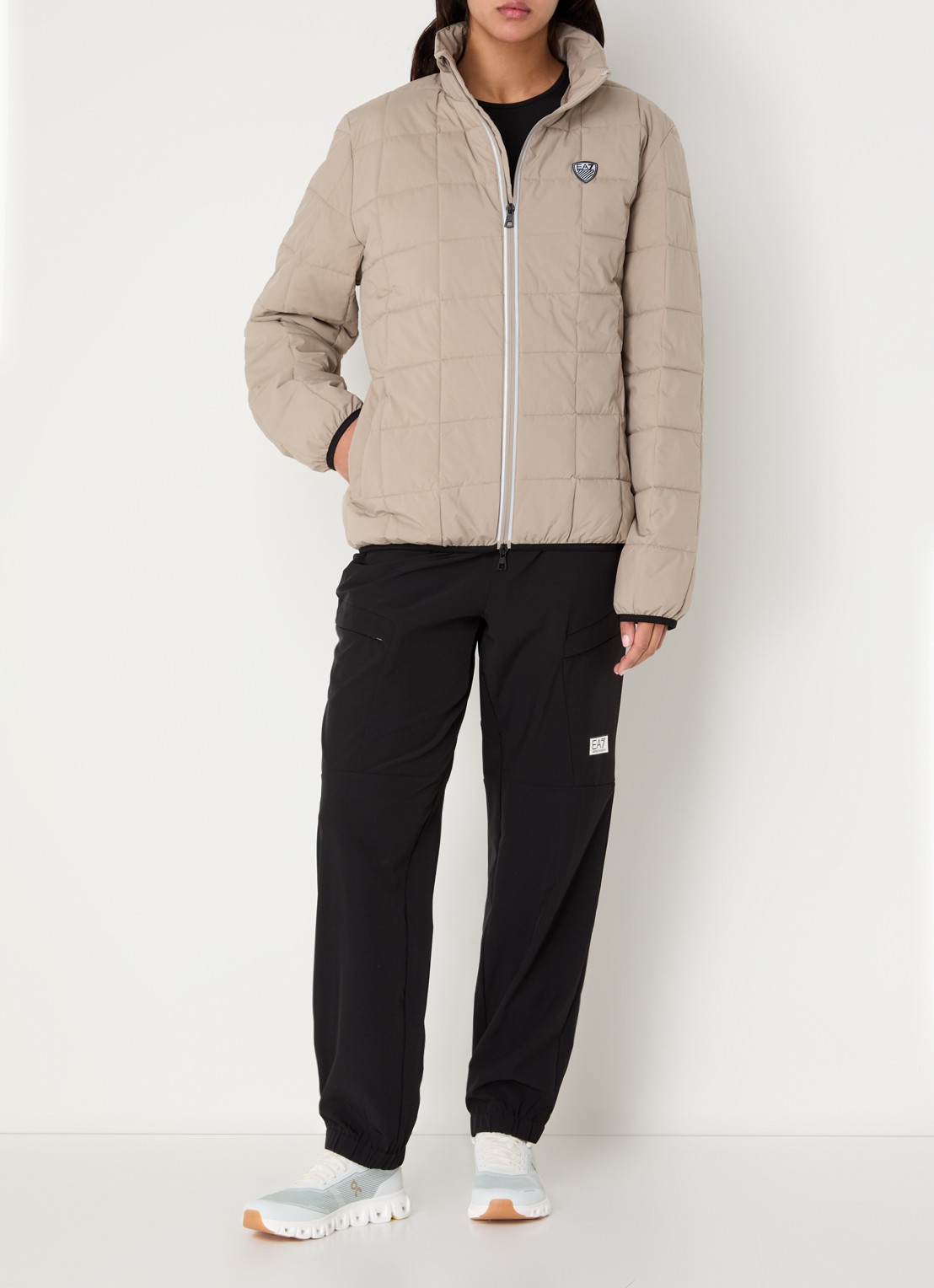 Armani Gewatteerd jack met logo en donsvulling - voorkant 4 donkerbeige