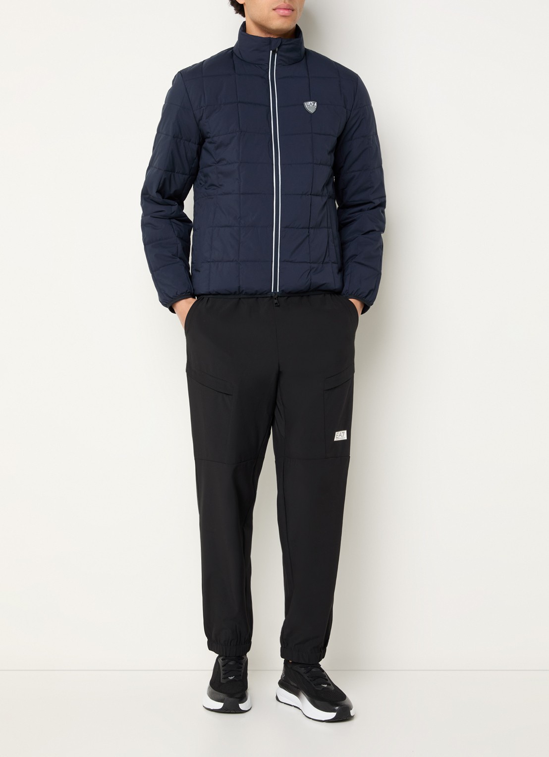 Armani Gewatteerd jack met logo en donsvulling - voorkant 2 donkerblauw