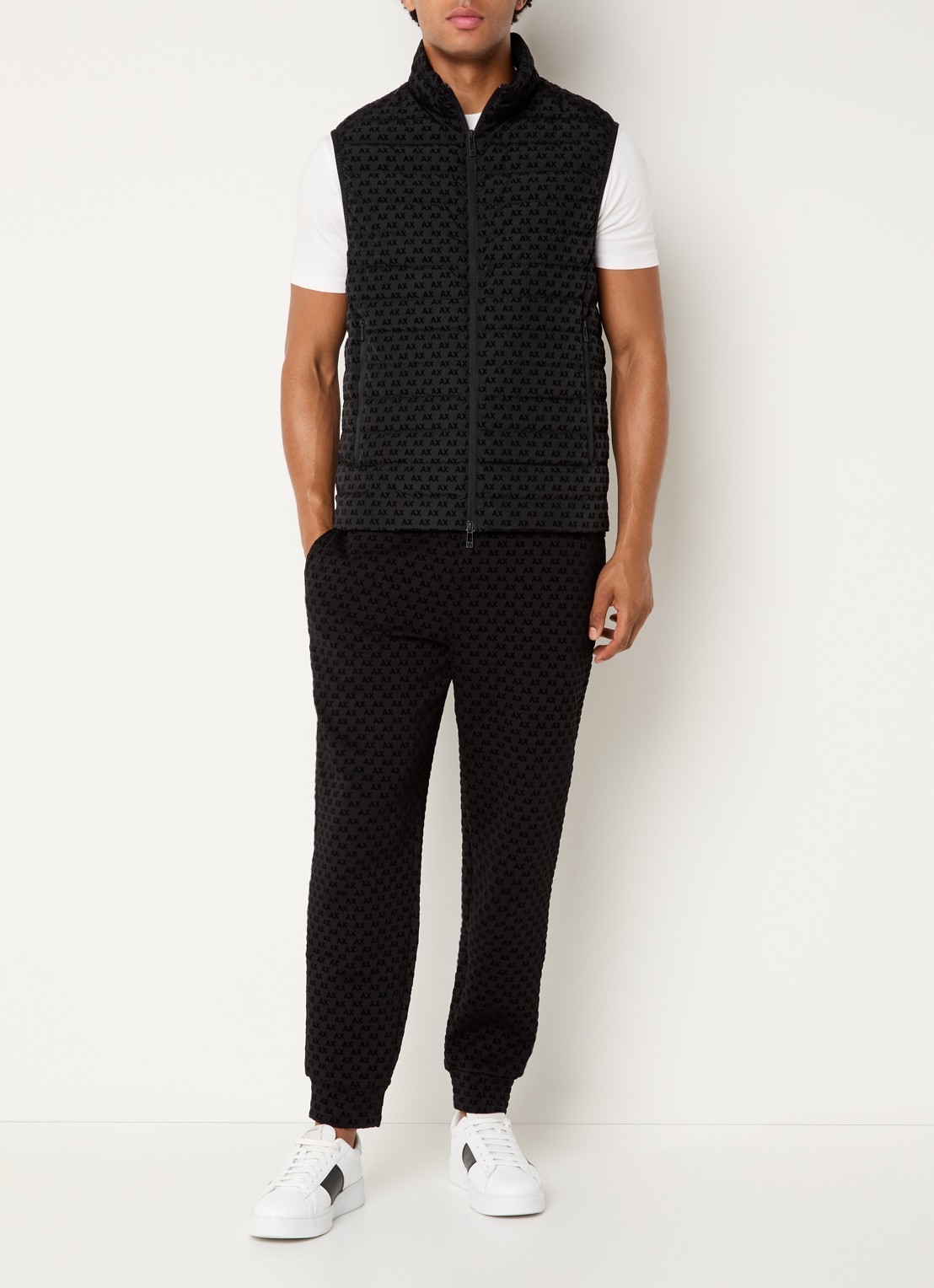 Armani Gewatteerde bodywarmer met donsvulling en flock logoprint - voorkant 4 black-uc001