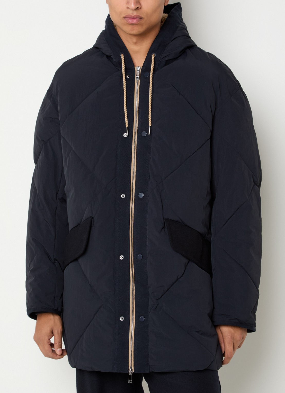 Armani Gewatteerde parka met capuchon en quilt patroon - detail 2 donkerblauw